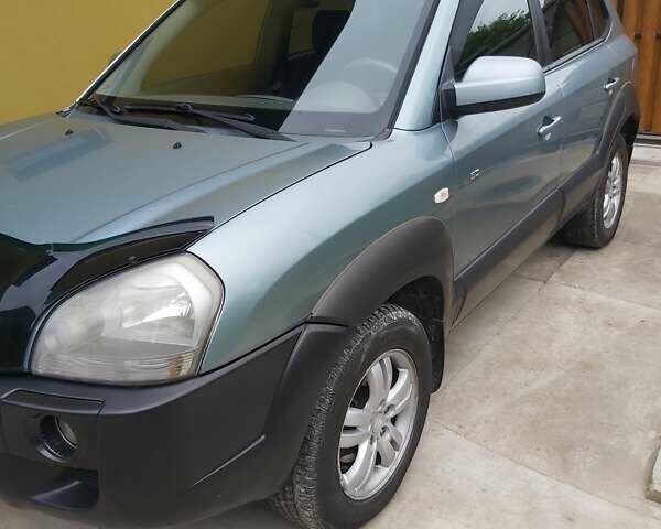 Сірий Хендай Туксон, об'ємом двигуна 1.99 л та пробігом 223 тис. км за 7500 $, фото 4 на Automoto.ua