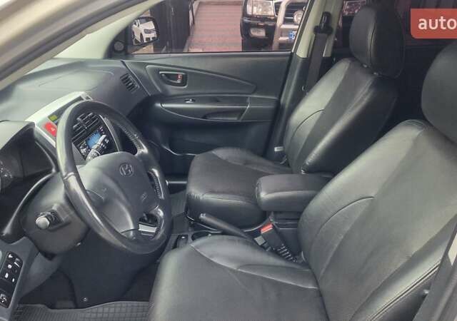 Хендай Туксон 2006 в Тячеве на Automoto.ua Серый Хендай Туксон, объемом двигателя 1.98 л и пробегом 192 тыс. км за 6950 $, фото 12 на Automoto.ua