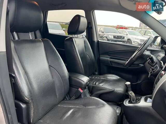 Серый Хендай Туксон, объемом двигателя 2 л и пробегом 263 тыс. км за 7440 $, фото 35 на Automoto.ua