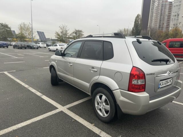 Серый Хендай Туксон, объемом двигателя 2 л и пробегом 176 тыс. км за 7300 $, фото 6 на Automoto.ua