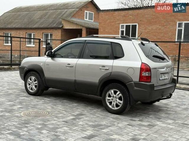 Серый Хендай Туксон, объемом двигателя 1.98 л и пробегом 252 тыс. км за 6950 $, фото 8 на Automoto.ua