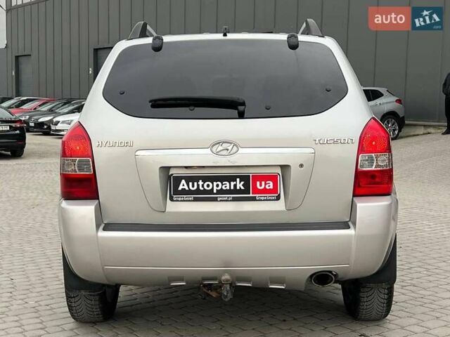 Серый Хендай Туксон, объемом двигателя 2 л и пробегом 263 тыс. км за 7440 $, фото 5 на Automoto.ua