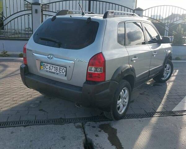 Хендай Туксон 2006 в Бродах на Automoto.ua Серый Хендай Туксон, объемом двигателя 1.98 л и пробегом 215 тыс. км за 6300 $, фото 14 на Automoto.ua