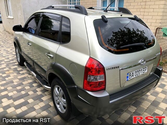 Сірий Хендай Туксон, об'ємом двигуна 2 л та пробігом 252 тис. км за 8300 $, фото 2 на Automoto.ua