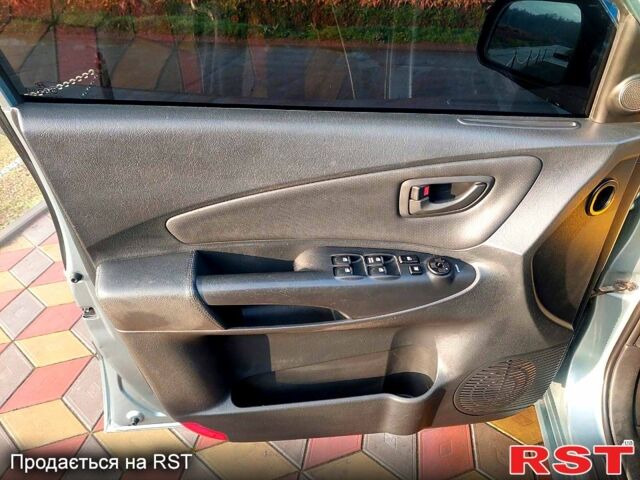 Серый Хендай Туксон, объемом двигателя 2 л и пробегом 175 тыс. км за 6250 $, фото 9 на Automoto.ua