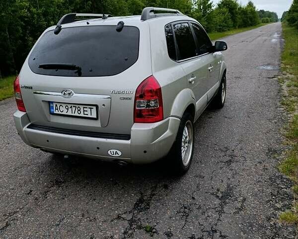 Серый Хендай Туксон, объемом двигателя 1.99 л и пробегом 222 тыс. км за 7800 $, фото 10 на Automoto.ua