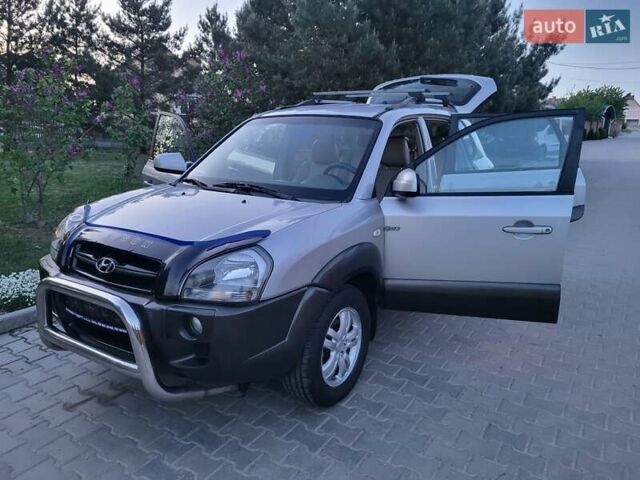Серый Хендай Туксон, объемом двигателя 2 л и пробегом 257 тыс. км за 7800 $, фото 80 на Automoto.ua