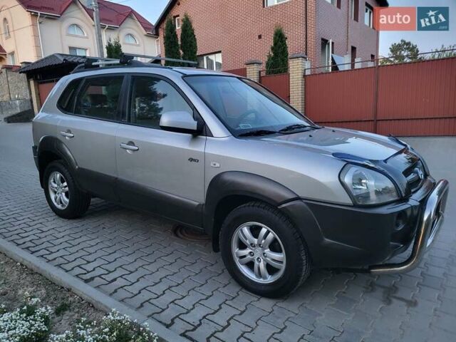 Серый Хендай Туксон, объемом двигателя 2 л и пробегом 257 тыс. км за 7800 $, фото 26 на Automoto.ua