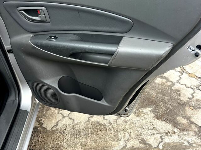 Серый Хендай Туксон, объемом двигателя 2 л и пробегом 228 тыс. км за 8000 $, фото 12 на Automoto.ua