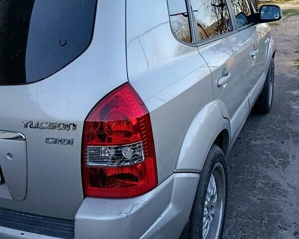 Серый Хендай Туксон, объемом двигателя 1.99 л и пробегом 222 тыс. км за 7800 $, фото 21 на Automoto.ua