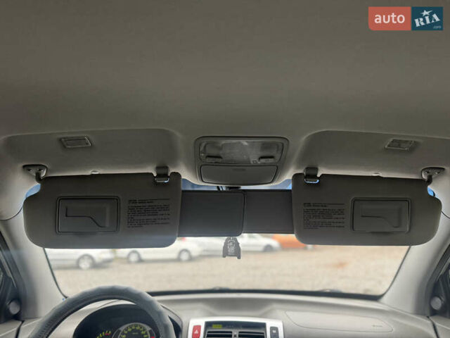 Серый Хендай Туксон, объемом двигателя 1.98 л и пробегом 241 тыс. км за 7000 $, фото 53 на Automoto.ua