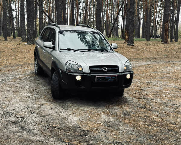 Сірий Хендай Туксон, об'ємом двигуна 1.98 л та пробігом 186 тис. км за 8200 $, фото 13 на Automoto.ua