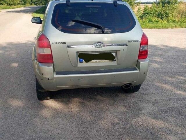 Сірий Хендай Туксон, об'ємом двигуна 2 л та пробігом 270 тис. км за 7000 $, фото 2 на Automoto.ua