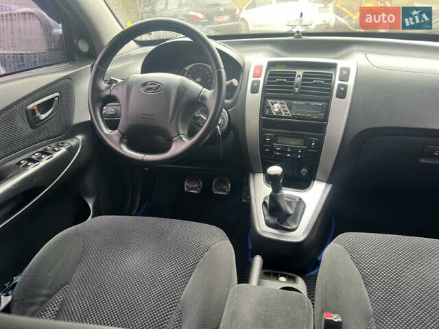 Серый Хендай Туксон, объемом двигателя 1.98 л и пробегом 253 тыс. км за 7650 $, фото 15 на Automoto.ua