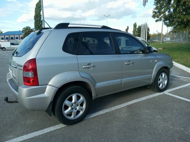Хендай Туксон 2006 в Житомире на Automoto.ua Серый Хендай Туксон, объемом двигателя 2 л и пробегом 293 тыс. км за 7800 $, фото 2 на Automoto.ua