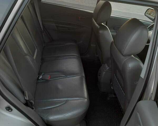 Серый Хендай Туксон, объемом двигателя 1.98 л и пробегом 164 тыс. км за 7300 $, фото 10 на Automoto.ua