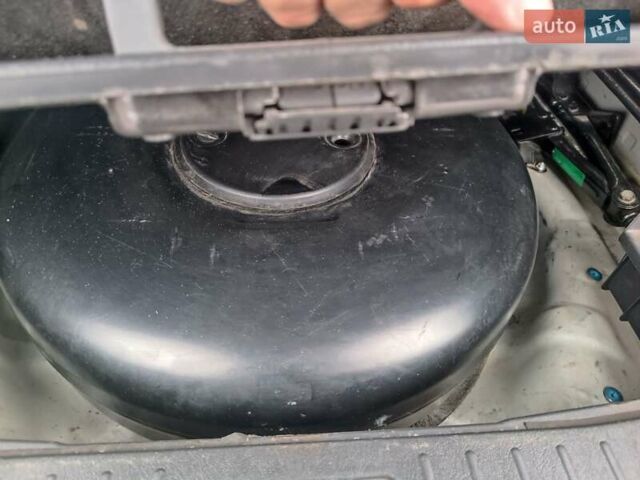 Серый Хендай Туксон, объемом двигателя 1.98 л и пробегом 250 тыс. км за 7300 $, фото 6 на Automoto.ua
