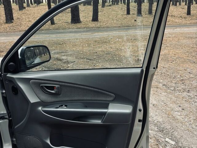 Хендай Туксон 2006 в Харькове на Automoto.ua Серый Хендай Туксон, объемом двигателя 2 л и пробегом 186 тыс. км за 8000 $, фото 23 на Automoto.ua