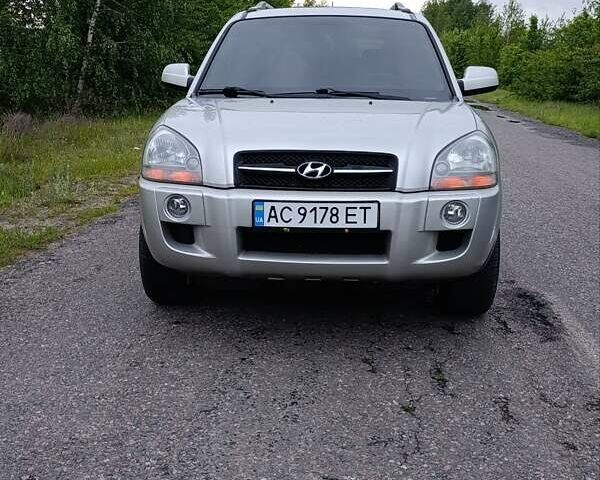 Серый Хендай Туксон, объемом двигателя 1.99 л и пробегом 222 тыс. км за 7800 $, фото 9 на Automoto.ua