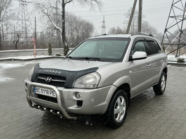 Сірий Хендай Туксон, об'ємом двигуна 2 л та пробігом 241 тис. км за 6700 $, фото 2 на Automoto.ua