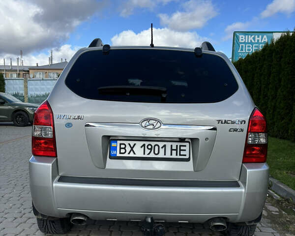 Сірий Хендай Туксон, об'ємом двигуна 1.99 л та пробігом 263 тис. км за 7600 $, фото 4 на Automoto.ua