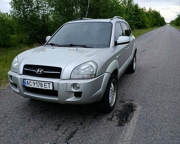 Серый Хендай Туксон, объемом двигателя 1.99 л и пробегом 222 тыс. км за 7800 $, фото 7 на Automoto.ua