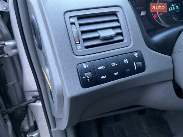 Сірий Хендай Туксон, об'ємом двигуна 2 л та пробігом 105 тис. км за 6990 $, фото 17 на Automoto.ua