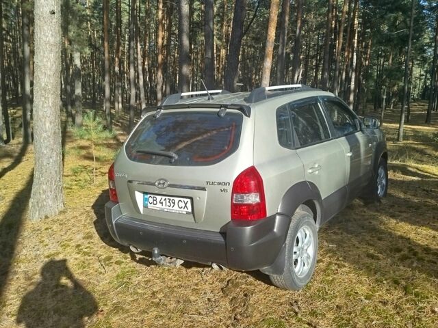 Хендай Туксон 2006 в Носовке на Automoto.ua Серый Хендай Туксон, объемом двигателя 2.7 л и пробегом 211 тыс. км за 7500 $, фото 1 на Automoto.ua