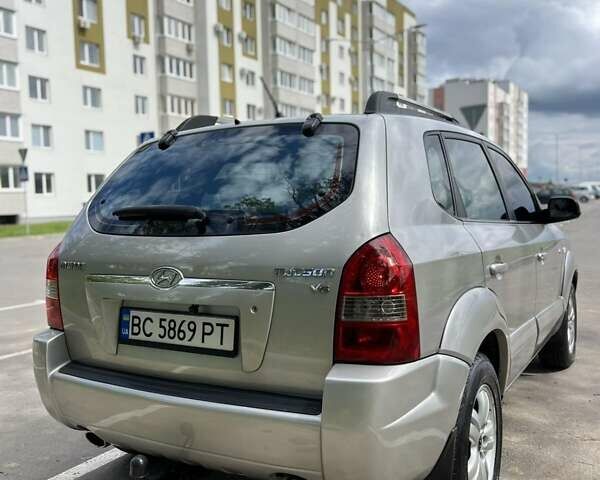 Серый Хендай Туксон, объемом двигателя 2.7 л и пробегом 220 тыс. км за 7800 $, фото 18 на Automoto.ua
