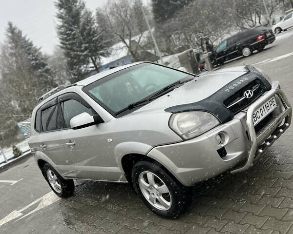 Сірий Хендай Туксон, об'ємом двигуна 1.99 л та пробігом 252 тис. км за 6700 $, фото 17 на Automoto.ua