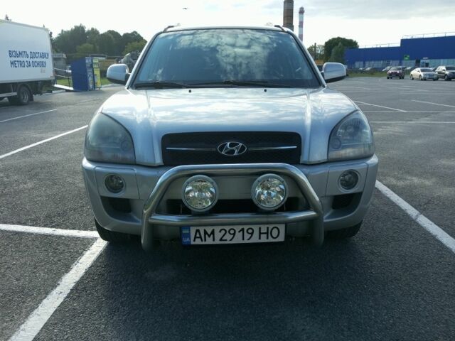 Хендай Туксон 2006 в Житомире на Automoto.ua Серый Хендай Туксон, объемом двигателя 2 л и пробегом 293 тыс. км за 7800 $, фото 3 на Automoto.ua