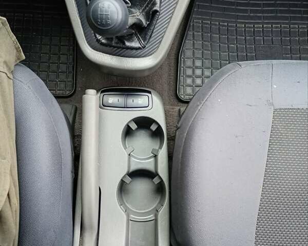 Сірий Хендай Туксон, об'ємом двигуна 1.99 л та пробігом 252 тис. км за 7000 $, фото 45 на Automoto.ua