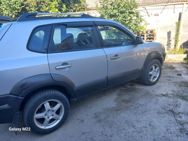 Хендай Туксон 2006 в Первомайск на Automoto.ua Серый Хендай Туксон, объемом двигателя 2 л и пробегом 234 тыс. км за 8500 $, фото 3 на Automoto.ua
