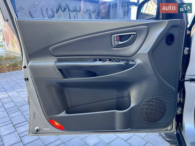 Сірий Хендай Туксон, об'ємом двигуна 2 л та пробігом 215 тис. км за 7350 $, фото 36 на Automoto.ua