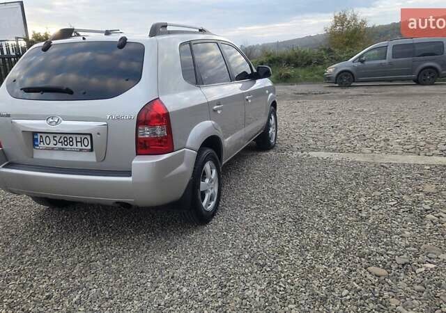 Хендай Туксон 2006 в Тячеве на Automoto.ua Серый Хендай Туксон, объемом двигателя 1.98 л и пробегом 192 тыс. км за 6950 $, фото 9 на Automoto.ua