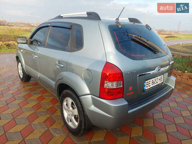 Серый Хендай Туксон, объемом двигателя 1.98 л и пробегом 175 тыс. км за 6050 $, фото 3 на Automoto.ua