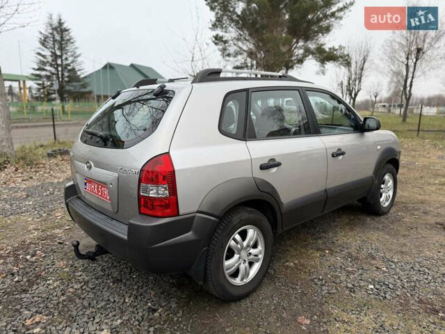 Сірий Хендай Туксон, об'ємом двигуна 2 л та пробігом 193 тис. км за 5999 $, фото 7 на Automoto.ua