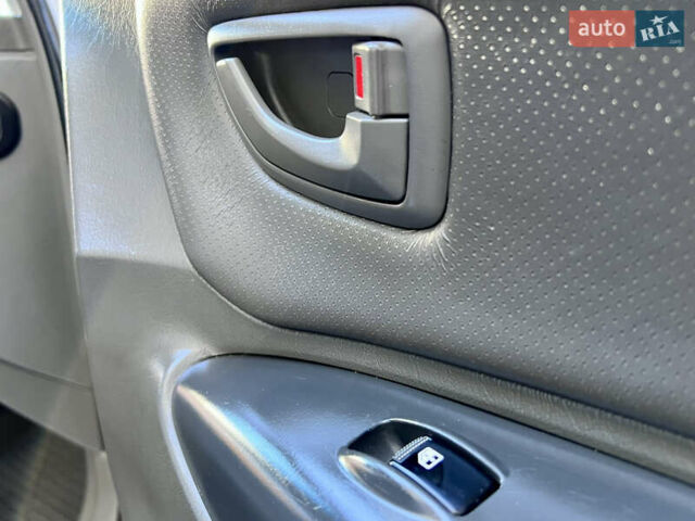 Сірий Хендай Туксон, об'ємом двигуна 2 л та пробігом 215 тис. км за 7350 $, фото 56 на Automoto.ua