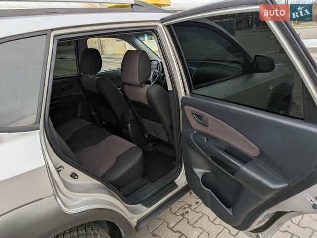 Сірий Хендай Туксон, об'ємом двигуна 2 л та пробігом 251 тис. км за 6999 $, фото 13 на Automoto.ua