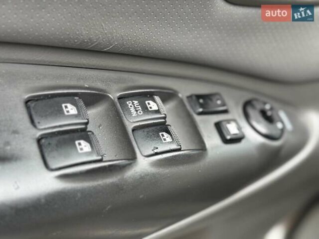 Хендай Туксон 2006 в Киеве на Automoto.ua Серый Хендай Туксон, объемом двигателя 1.98 л и пробегом 198 тыс. км за 7100 $, фото 32 на Automoto.ua