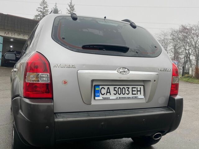 Серый Хендай Туксон, объемом двигателя 2 л и пробегом 189 тыс. км за 6700 $, фото 5 на Automoto.ua