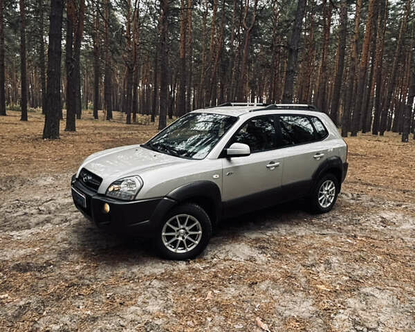 Сірий Хендай Туксон, об'ємом двигуна 1.98 л та пробігом 186 тис. км за 8200 $, фото 12 на Automoto.ua