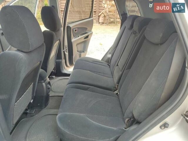 Серый Хендай Туксон, объемом двигателя 1.99 л и пробегом 210 тыс. км за 7900 $, фото 16 на Automoto.ua