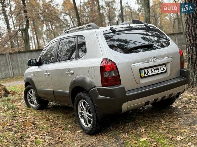 Хендай Туксон 2006 в Киеве на Automoto.ua Серый Хендай Туксон, объемом двигателя 1.98 л и пробегом 198 тыс. км за 7100 $, фото 12 на Automoto.ua