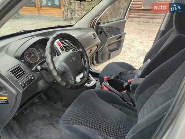 Серый Хендай Туксон, объемом двигателя 1.99 л и пробегом 210 тыс. км за 7900 $, фото 15 на Automoto.ua