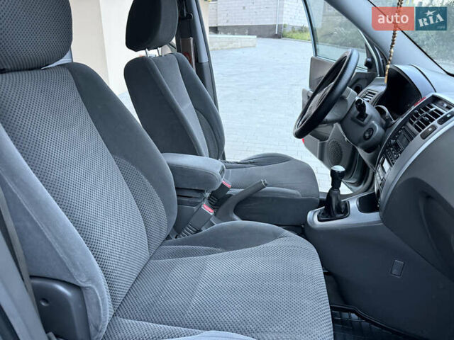 Сірий Хендай Туксон, об'ємом двигуна 1.98 л та пробігом 270 тис. км за 5950 $, фото 31 на Automoto.ua