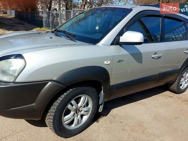 Серый Хендай Туксон, объемом двигателя 2.7 л и пробегом 243 тыс. км за 7200 $, фото 6 на Automoto.ua