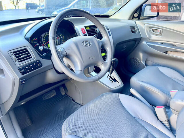 Сірий Хендай Туксон, об'ємом двигуна 2 л та пробігом 215 тис. км за 7350 $, фото 24 на Automoto.ua