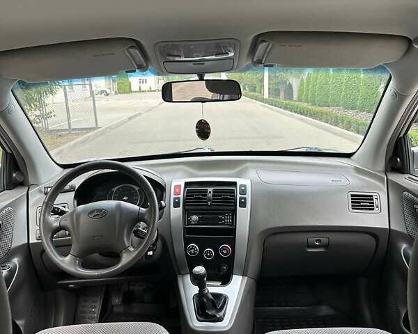Сірий Хендай Туксон, об'ємом двигуна 1.98 л та пробігом 252 тис. км за 7200 $, фото 18 на Automoto.ua