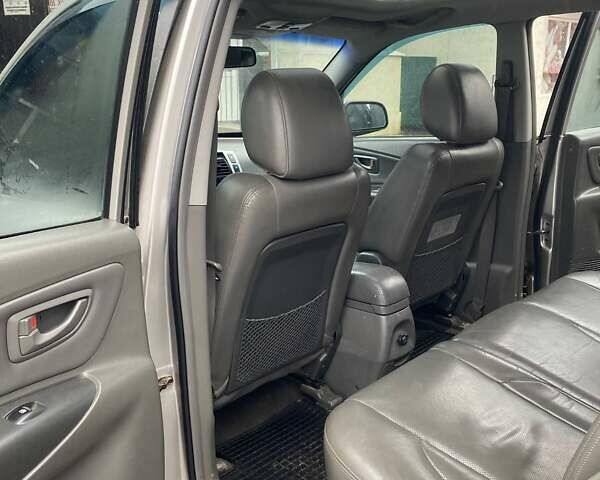 Серый Хендай Туксон, объемом двигателя 1.98 л и пробегом 252 тыс. км за 6199 $, фото 5 на Automoto.ua